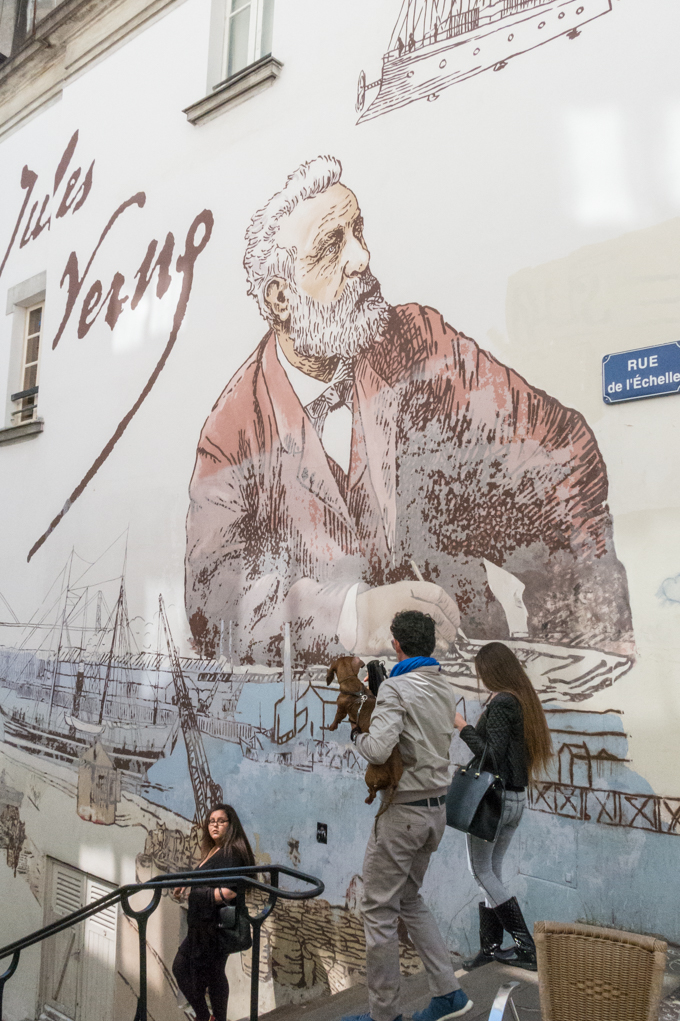 Mural dedicado al hijo prodigo de Nantes, Julio Verne.
