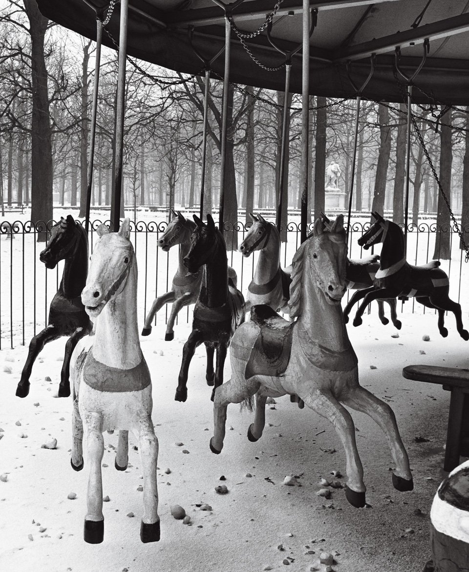 <img src=”https://dogfriendlytraveler.com/Merry-go-round-in-the-Jardin-des-Tuileries.jpg” alt=”Jardin des Tuileries"/>