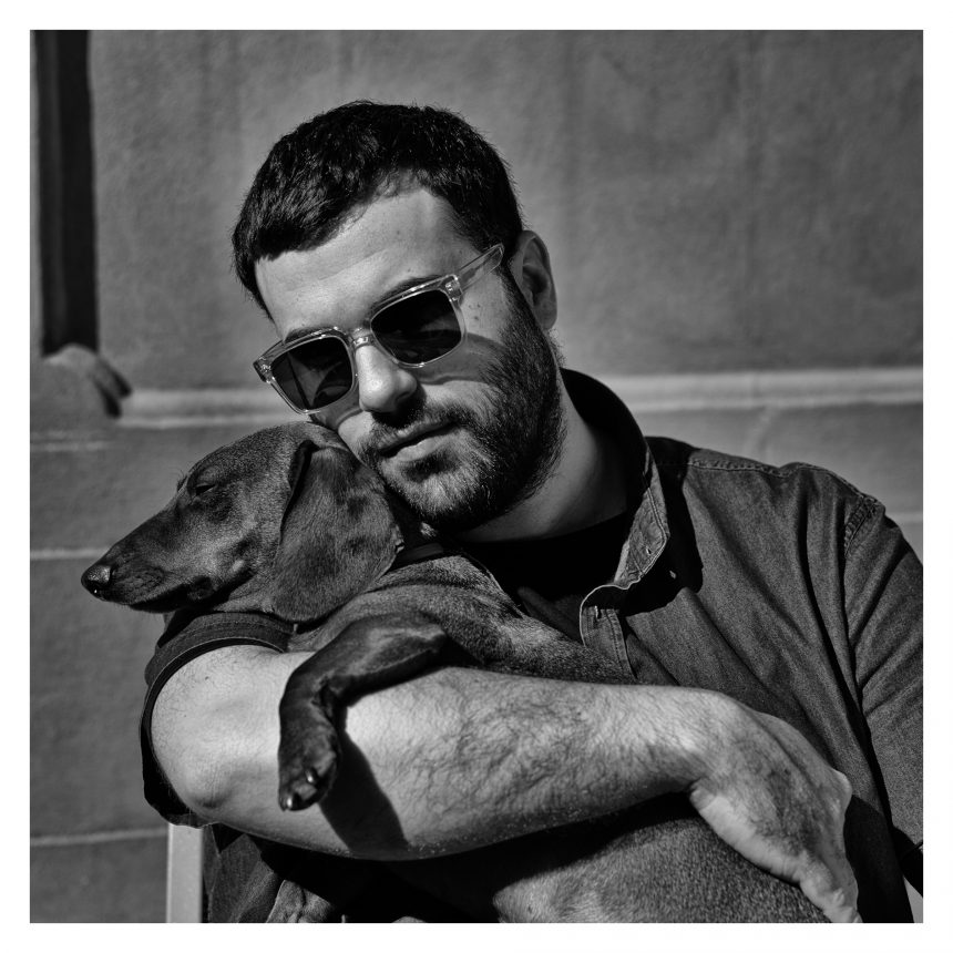 Josep Figueroa, creador de Vlik eyewear, dice #NoAlAbandono de perros